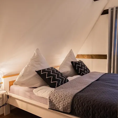 Aussergewoehnliche Uebernachtung Im Wehrturm Apartment